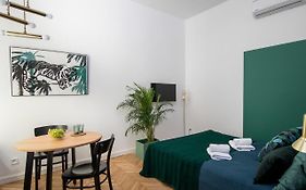 Barbacan Suites - Old Town Apartments - By Upstairs