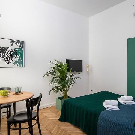 Barbacan Suites - Old Town Apartments - By Upstairs Cracovie Extérieur photo