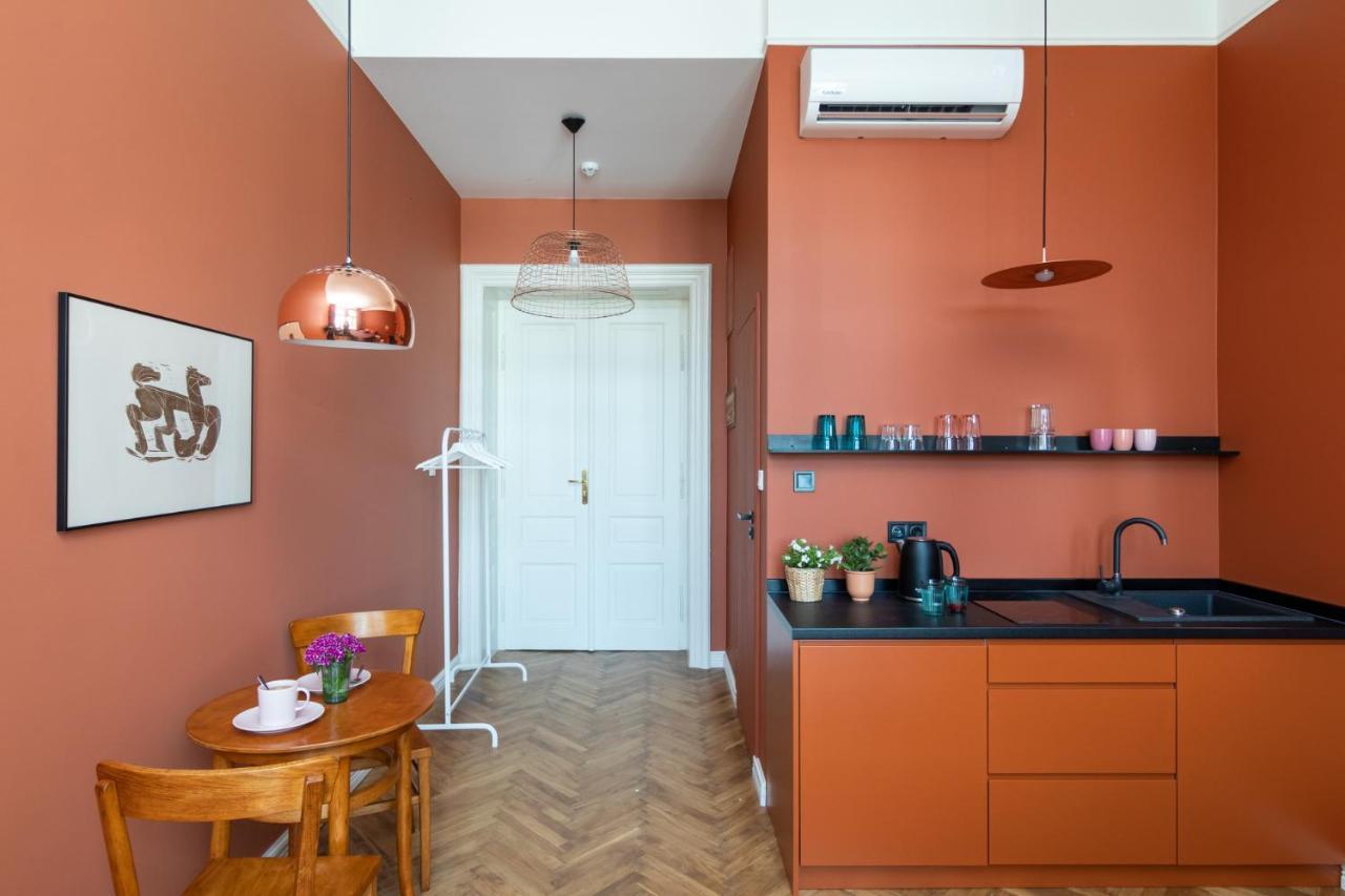Barbacan Suites - Old Town Apartments - By Upstairs Cracovie Extérieur photo