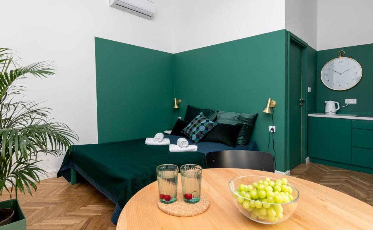 Barbacan Suites - Old Town Apartments - By Upstairs Cracovie Extérieur photo