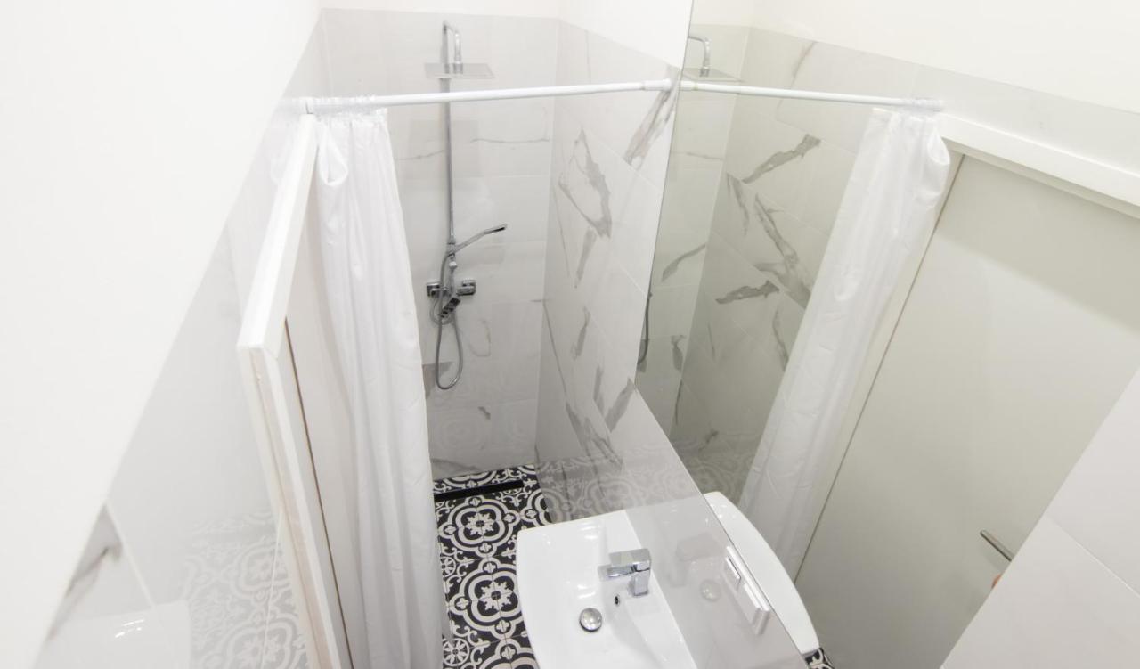 Barbacan Suites - Old Town Apartments - By Upstairs Cracovie Extérieur photo