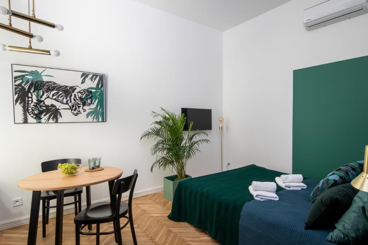 Barbacan Suites - Old Town Apartments - By Upstairs Cracovie Extérieur photo