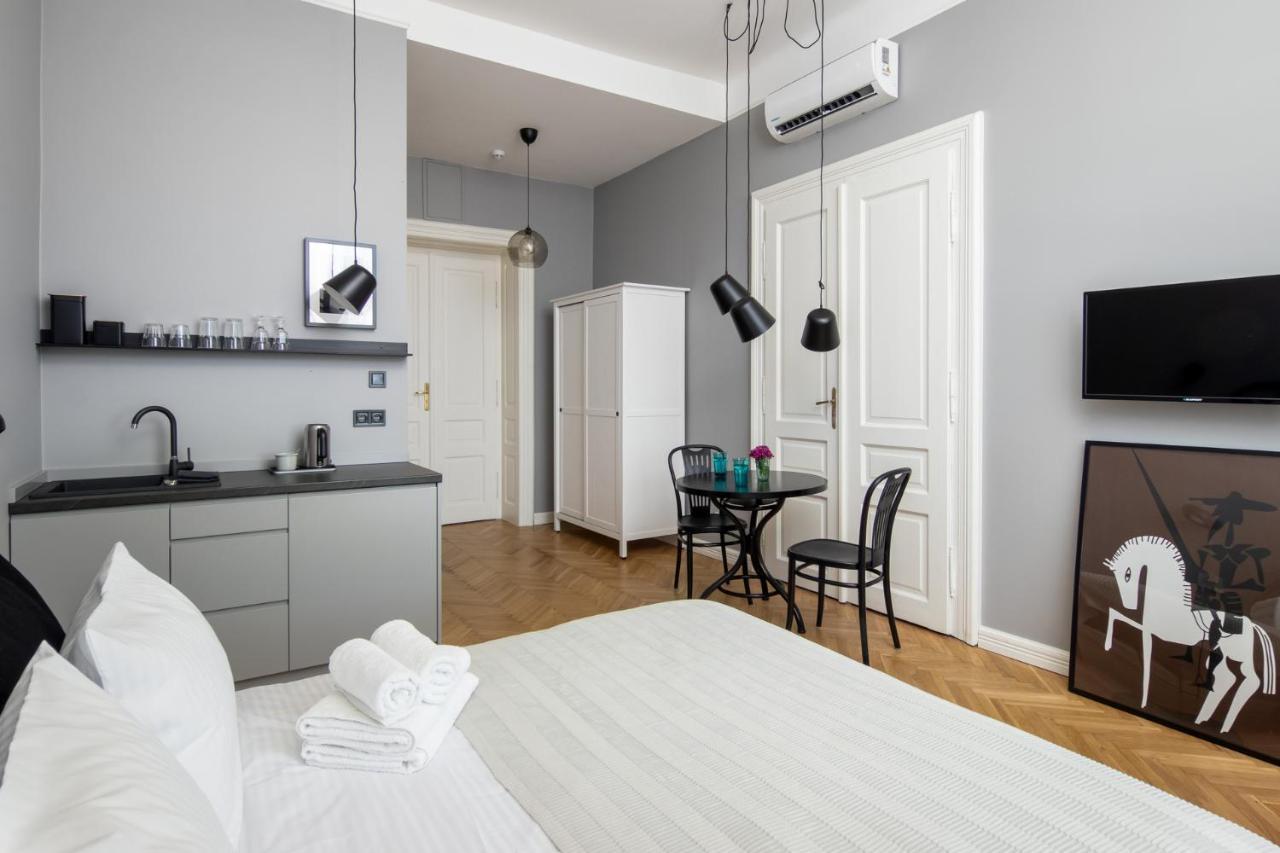 Barbacan Suites - Old Town Apartments - By Upstairs Cracovie Extérieur photo